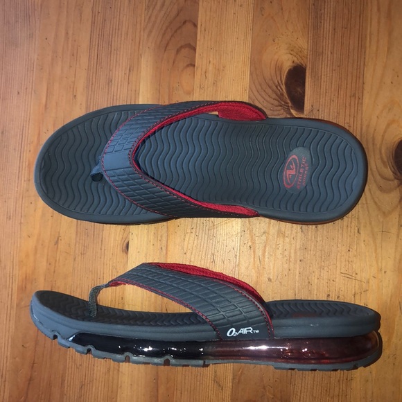 athletic works men's flip flops